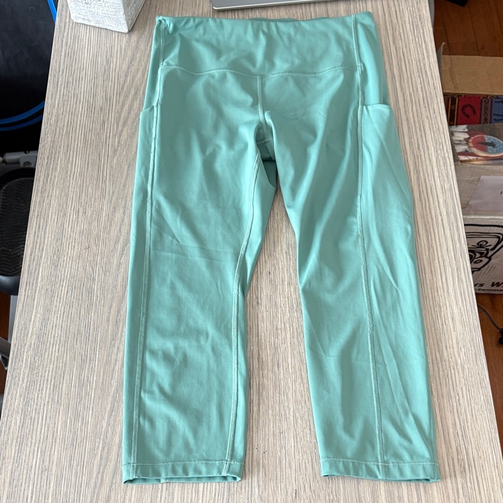 Athleta Ultimate Stash Pocket Capri Leggings Teal Size M